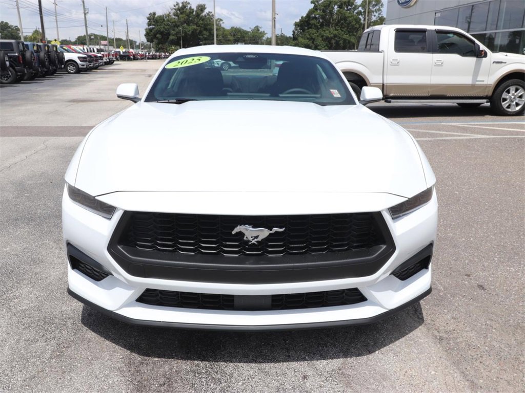 2025 Ford Mustang EcoBoost photo 3