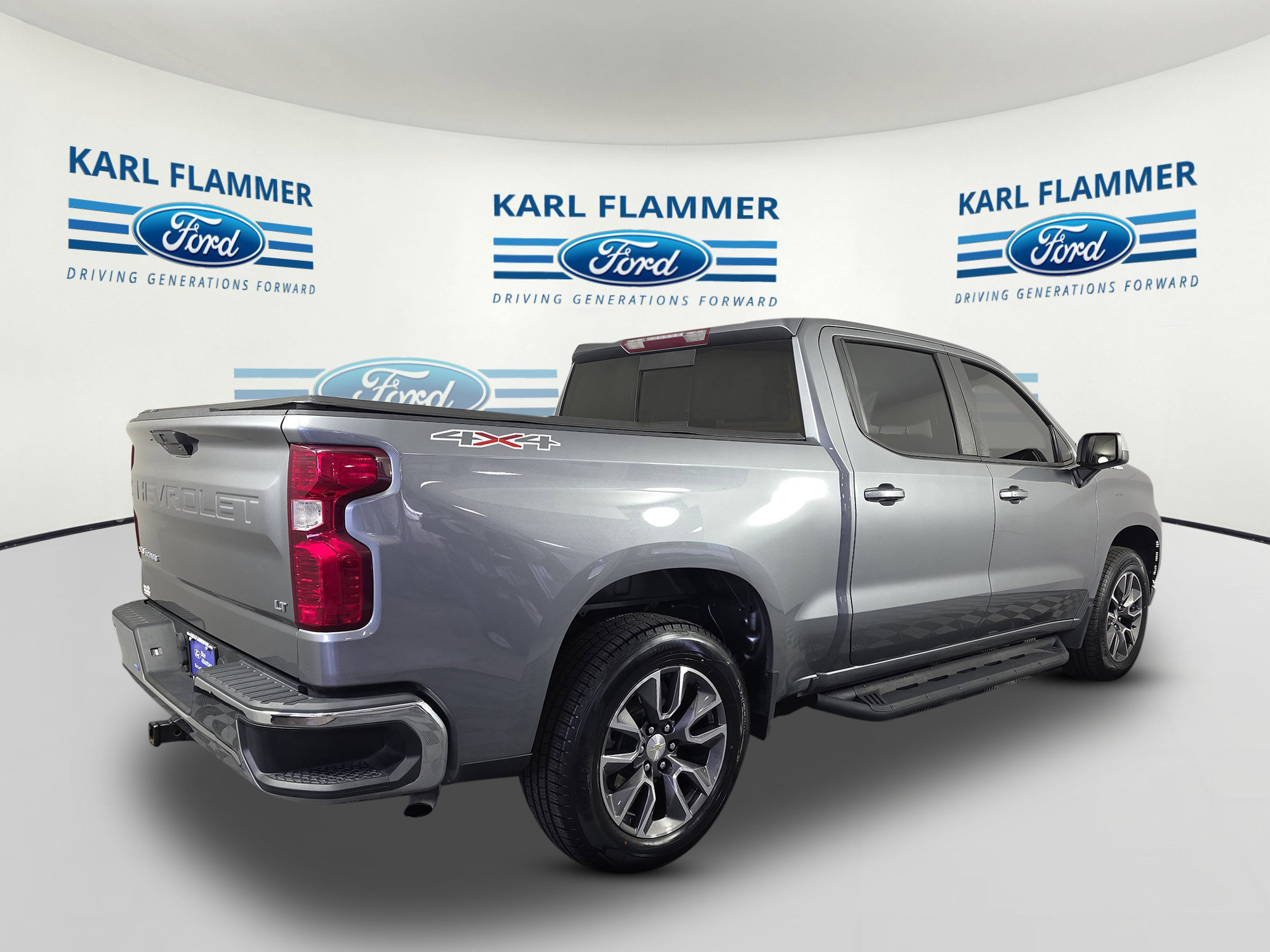 2022 Chevrolet Silverado 1500 LT photo 3
