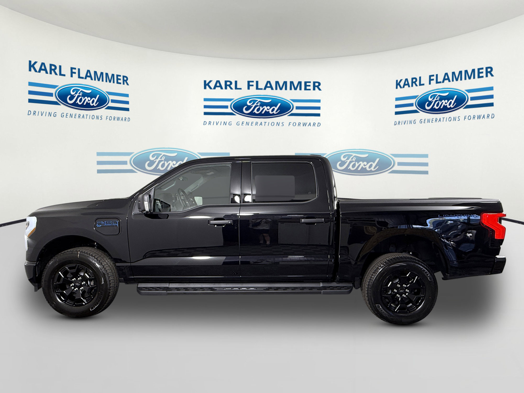 2025 Ford F-150 Lightning XLT photo 3