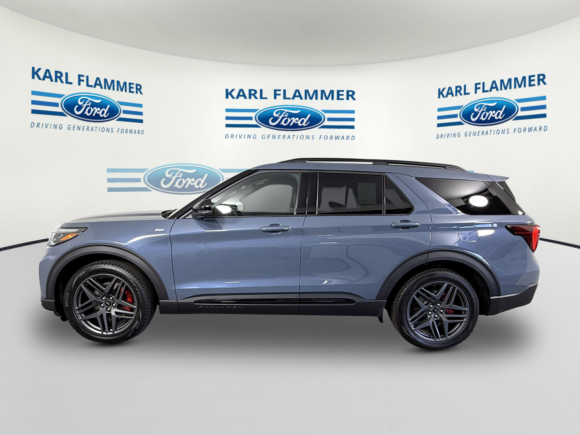 2026 Ford Explorer ST-Line photo 4