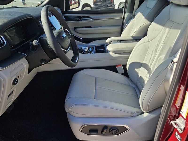2025 Jeep Wagoneer Series III - Photo 9