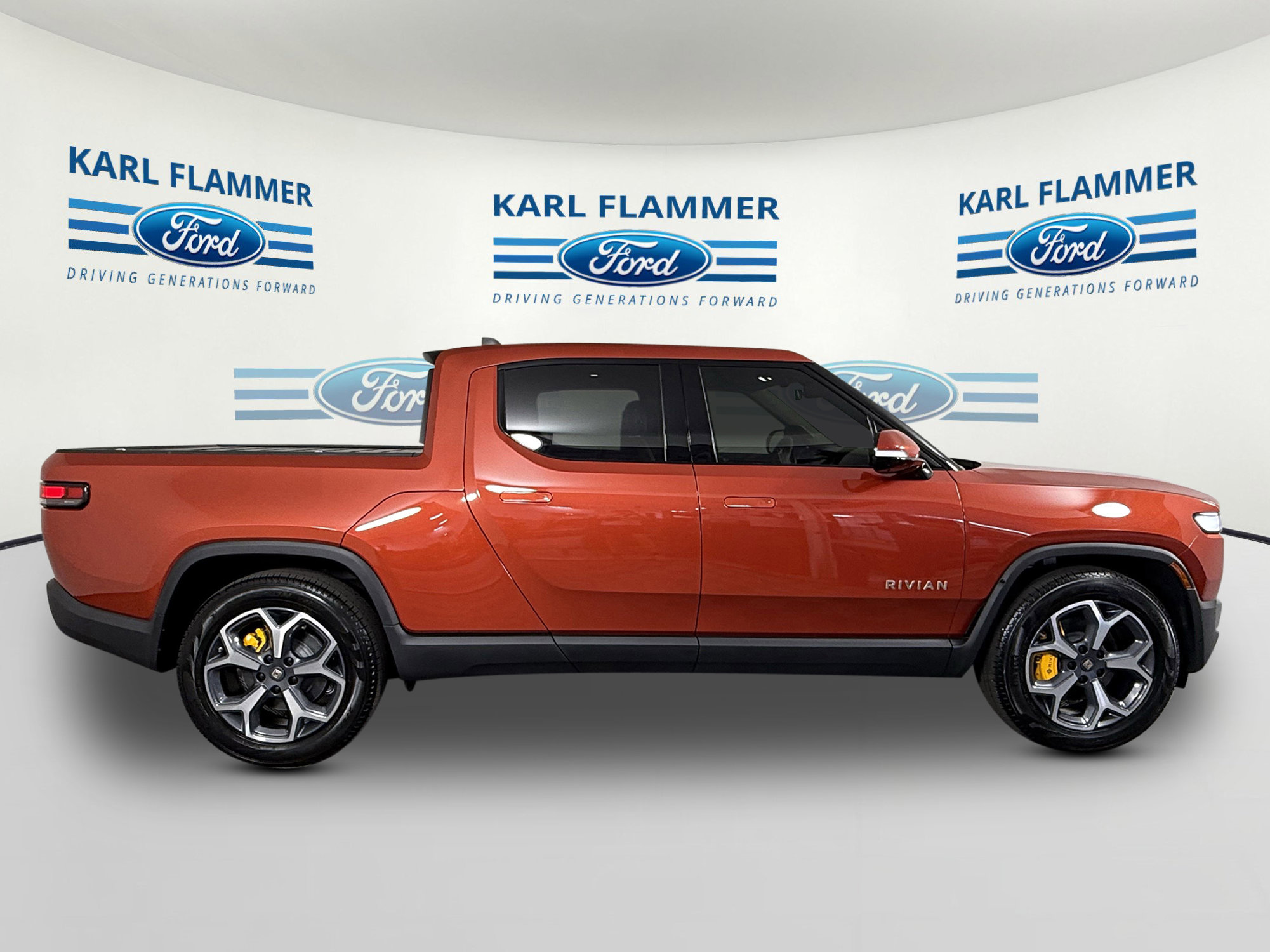 2022 Rivian R1T Adventure photo 2