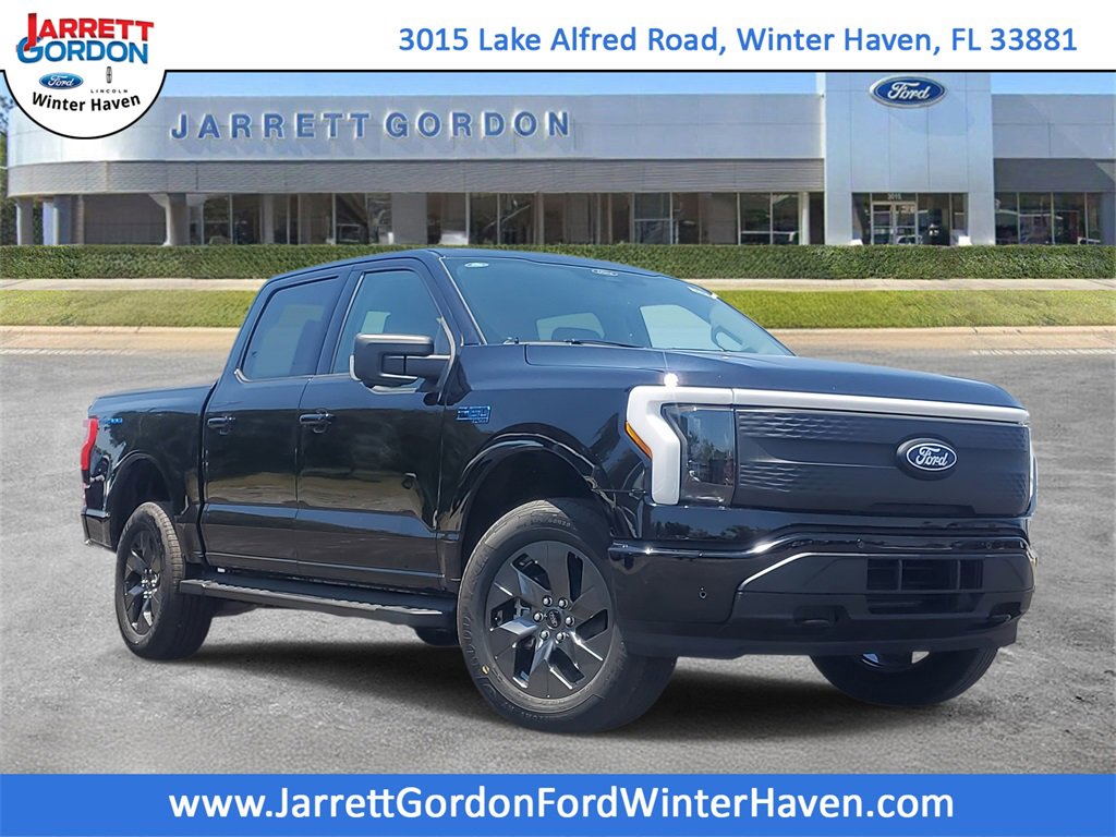2025 Ford F-150 Lightning Flash's photo