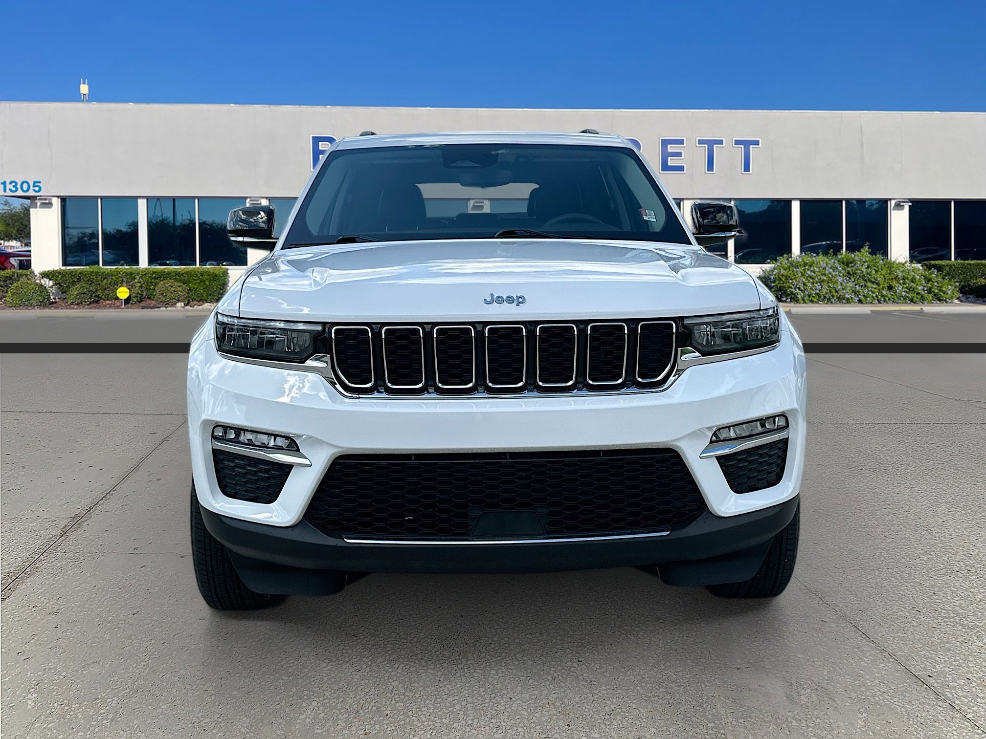 Used 2023 Jeep Grand Cherokee Limited with VIN 1C4RJGBG4PC648232 for sale in Dade City, FL