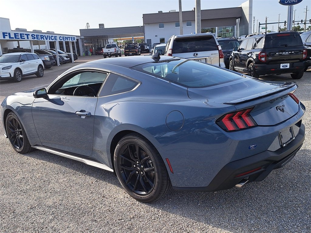 2025 Ford Mustang EcoBoost photo 3