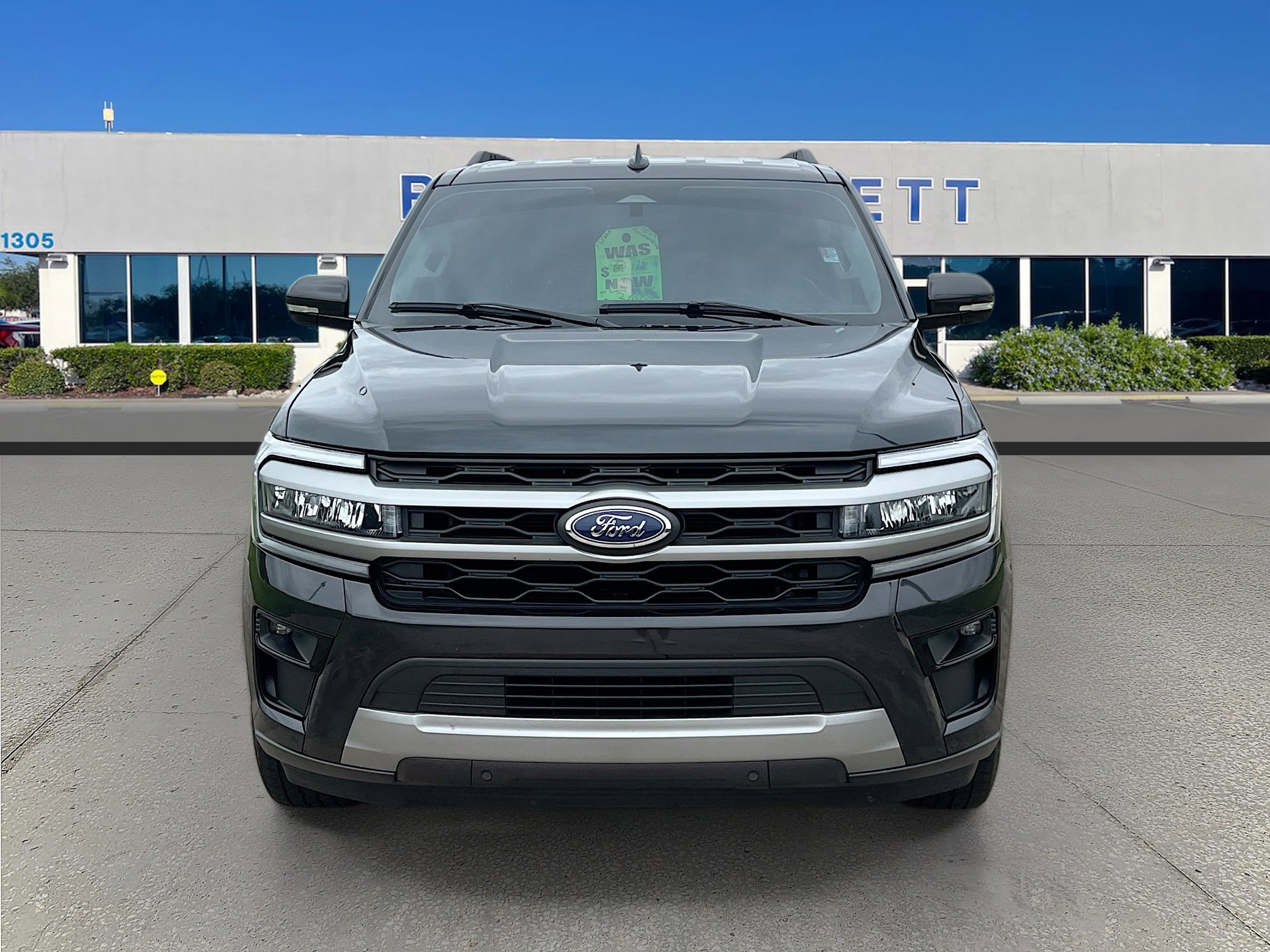 Used 2023 Ford Expedition XLT with VIN 1FMJU1H80PEA43481 for sale in Dade City, FL
