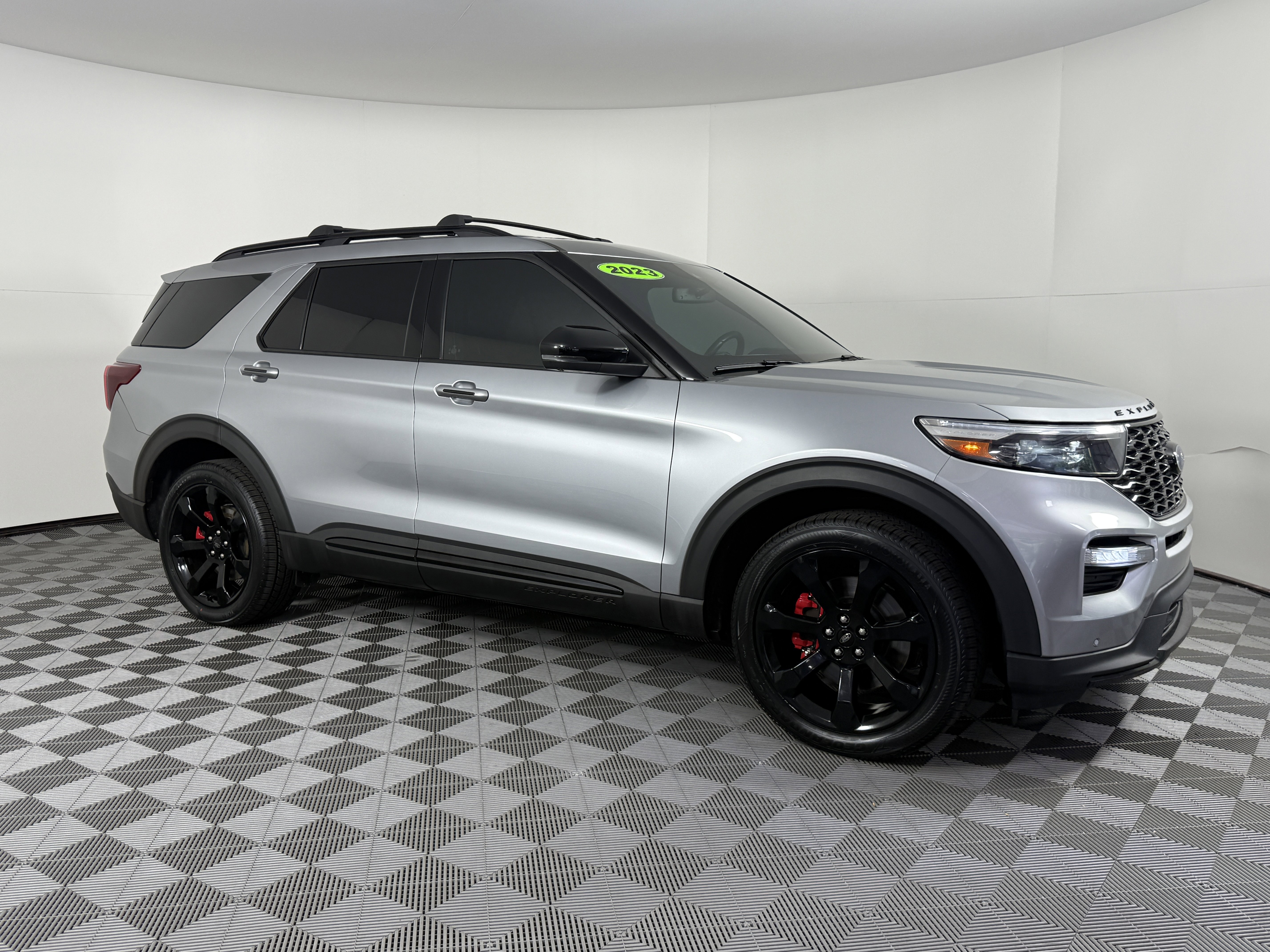 2023 Ford Explorer ST 4WD's photo