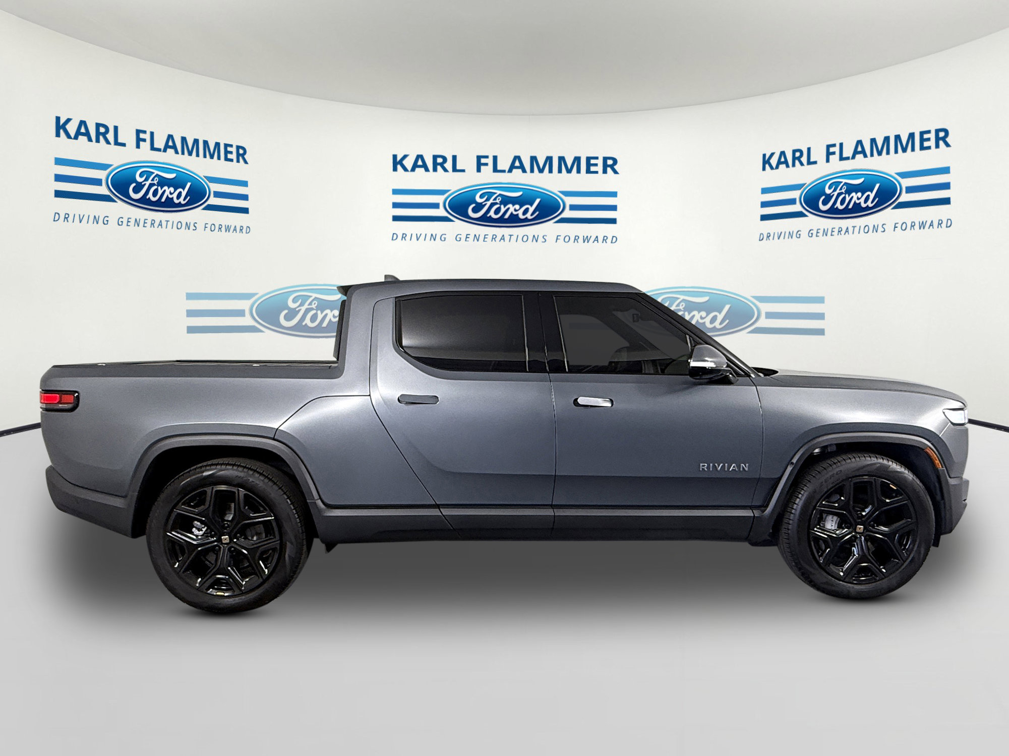 Used 2024 Rivian R1T Adventure with VIN 7FCTGBAA0RN032615 for sale in Tarpon Springs, FL