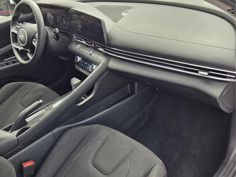 2024 Hyundai Elantra SEL - Photo 19