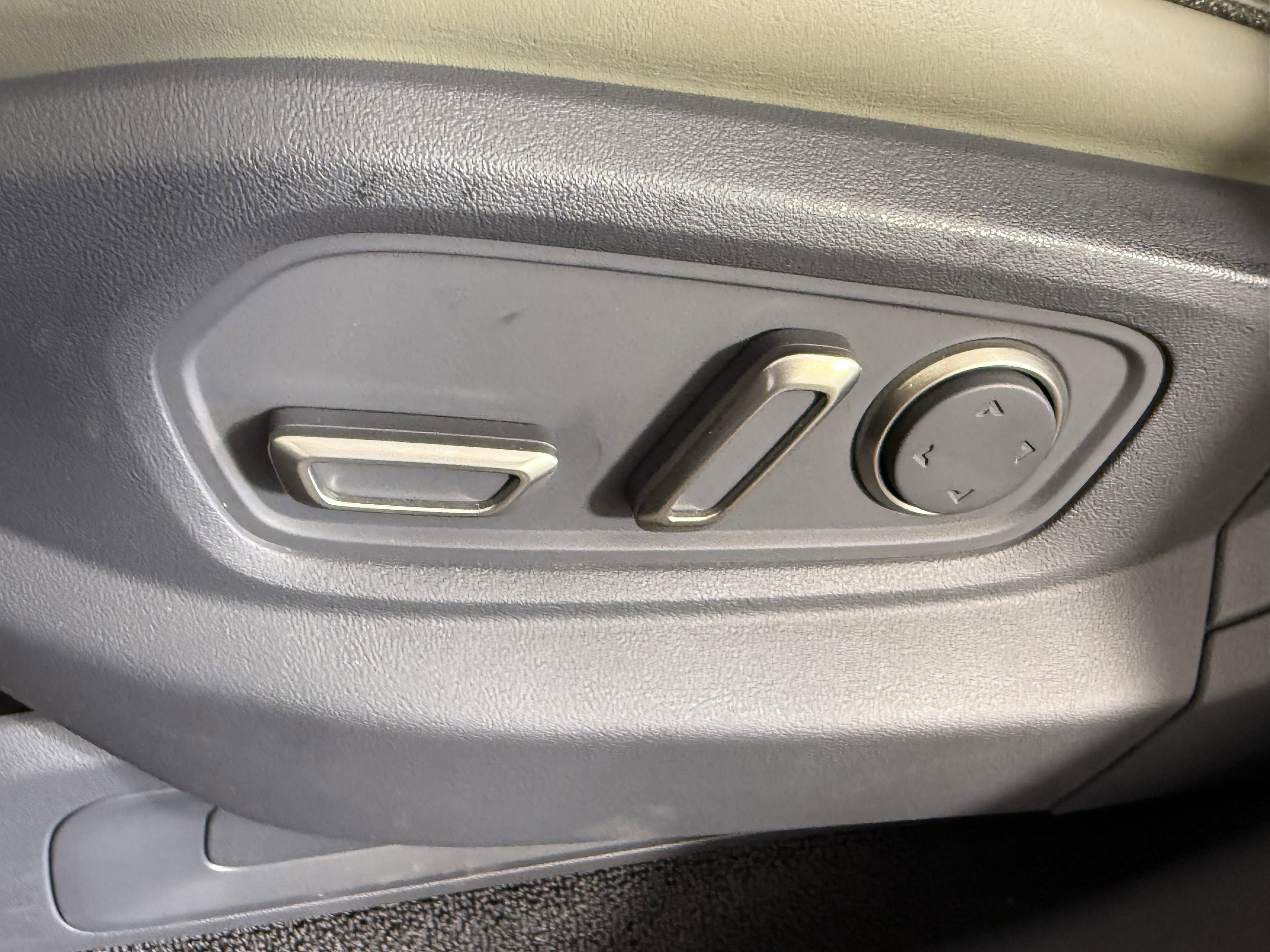 2022 Rivian R1T Adventure photo 10