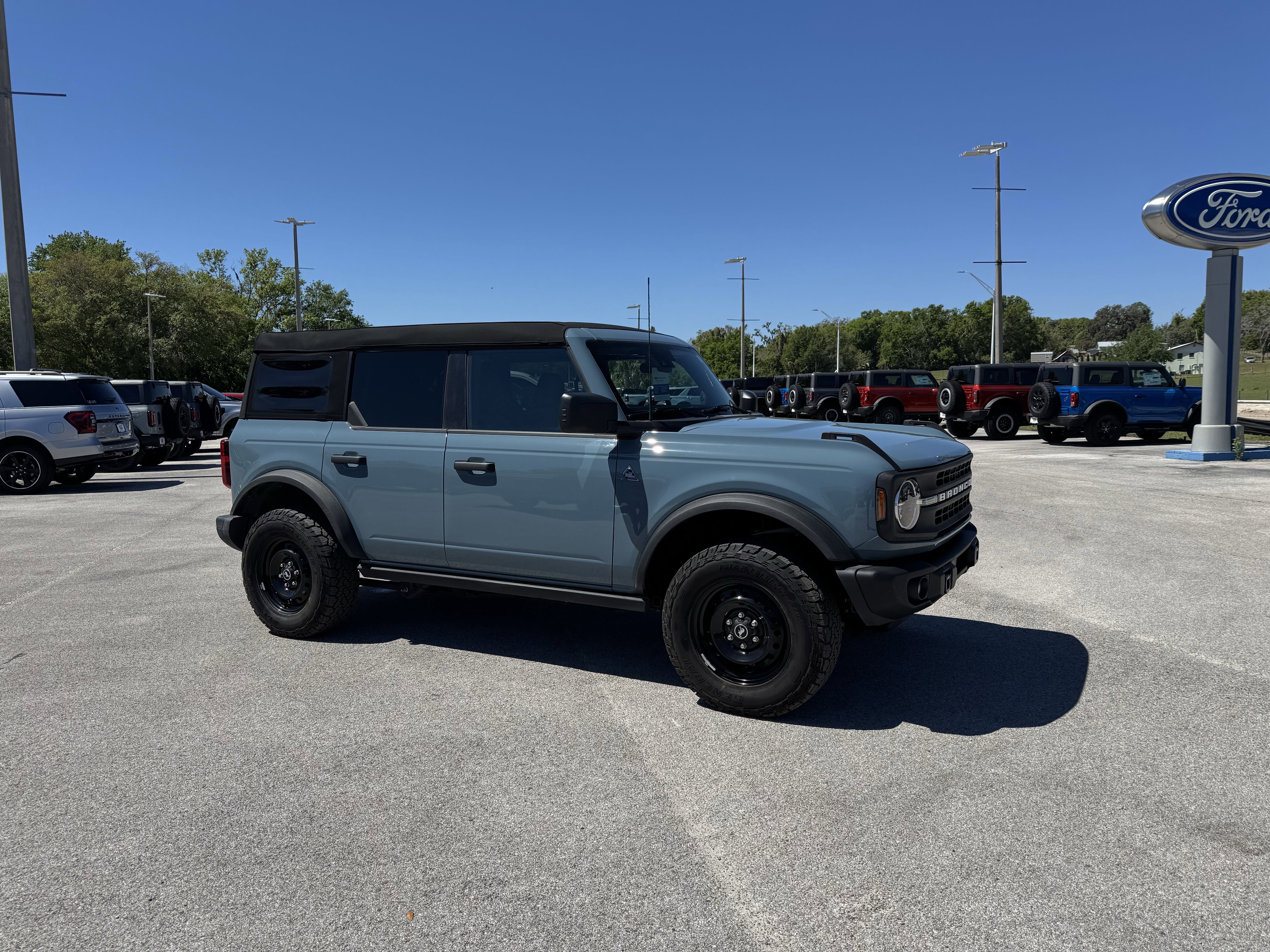 Used 2023 Ford Bronco 4-Door Black Diamond with VIN 1FMEE5BP5PLC02433 for sale in Dade City, FL