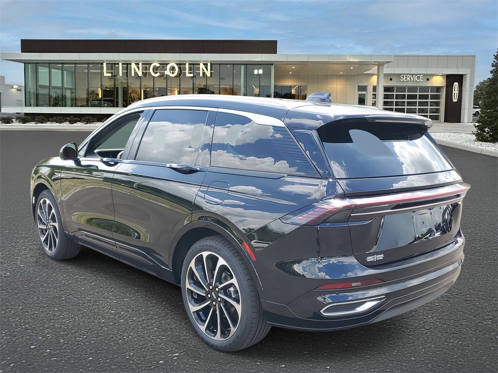 2025 Lincoln Nautilus Black Label photo 3