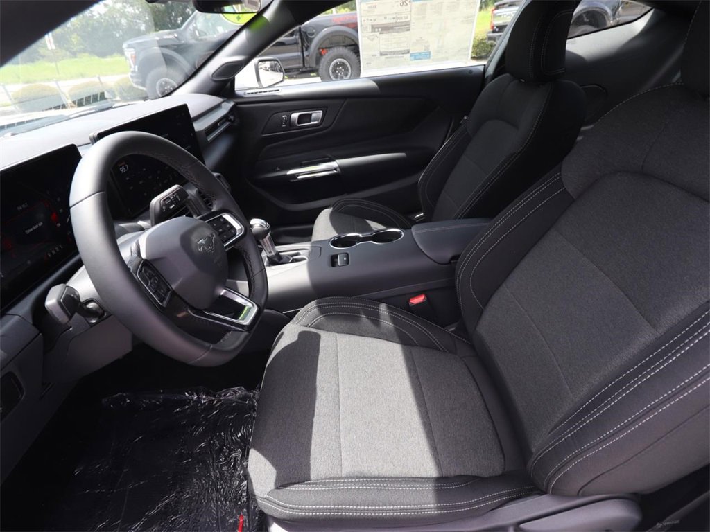 2025 Ford Mustang EcoBoost photo 2