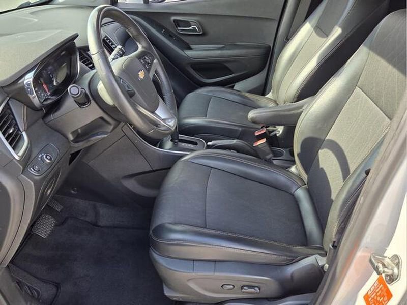 2019 Chevrolet Trax LT - Photo 11