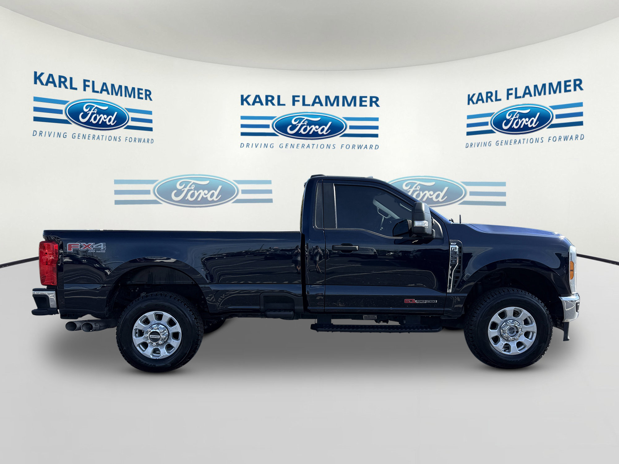 2023 Ford F-350 XLT photo 2