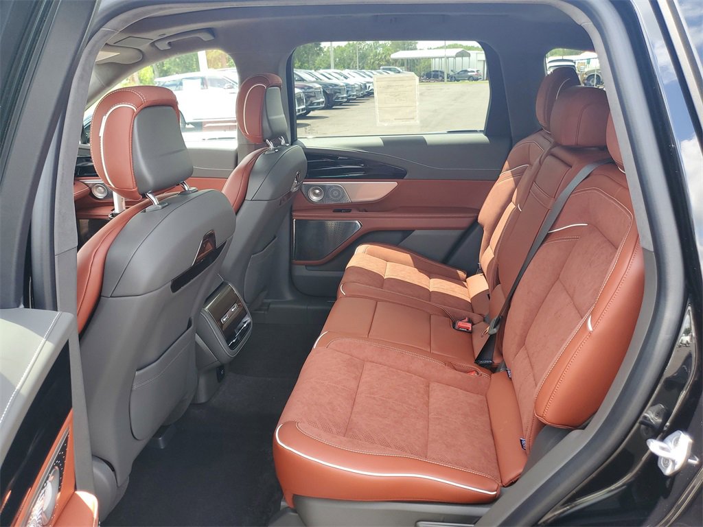 2025 Lincoln Nautilus Black Label photo 11