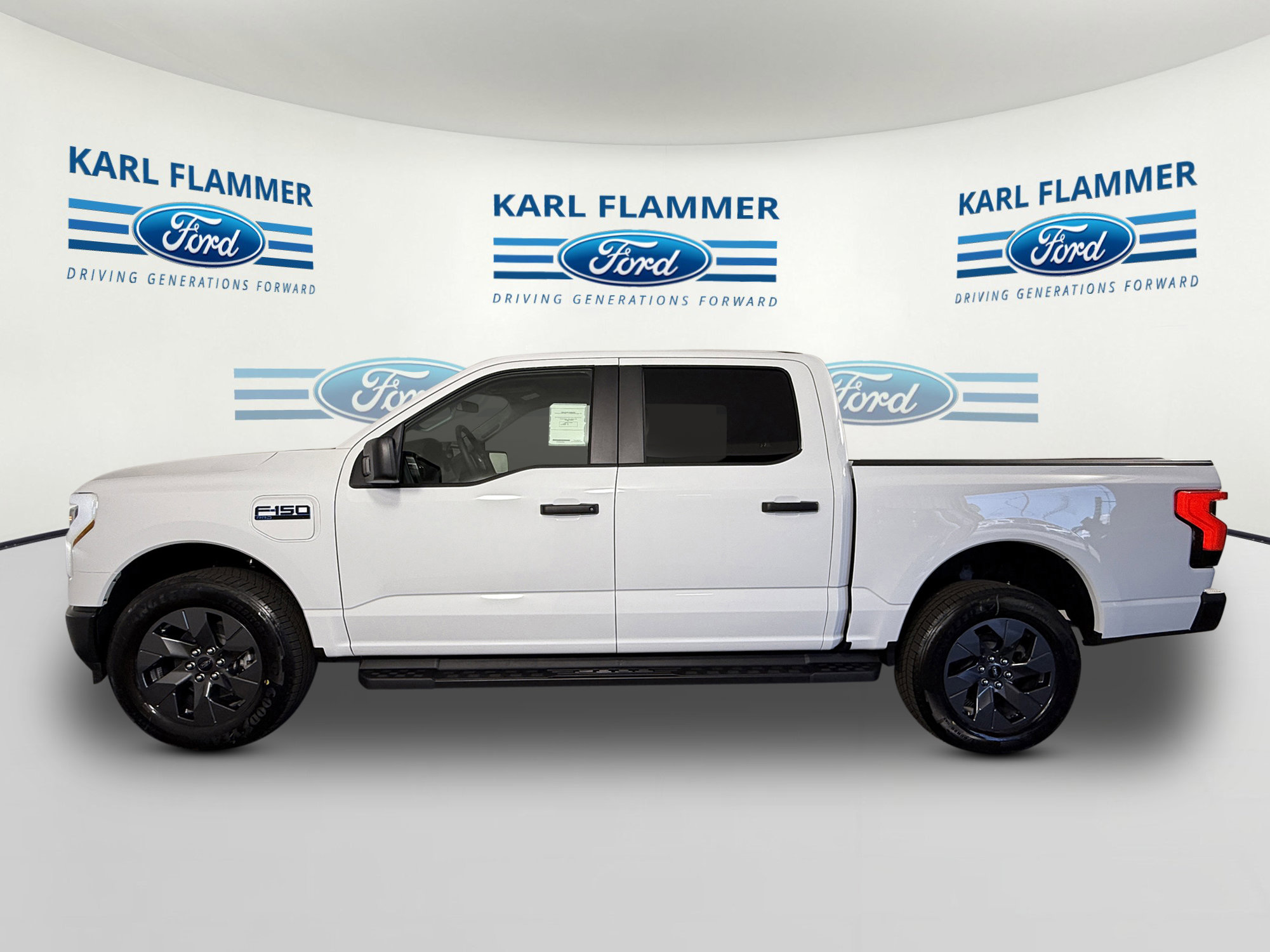 2025 Ford F-150 Lightning photo 4
