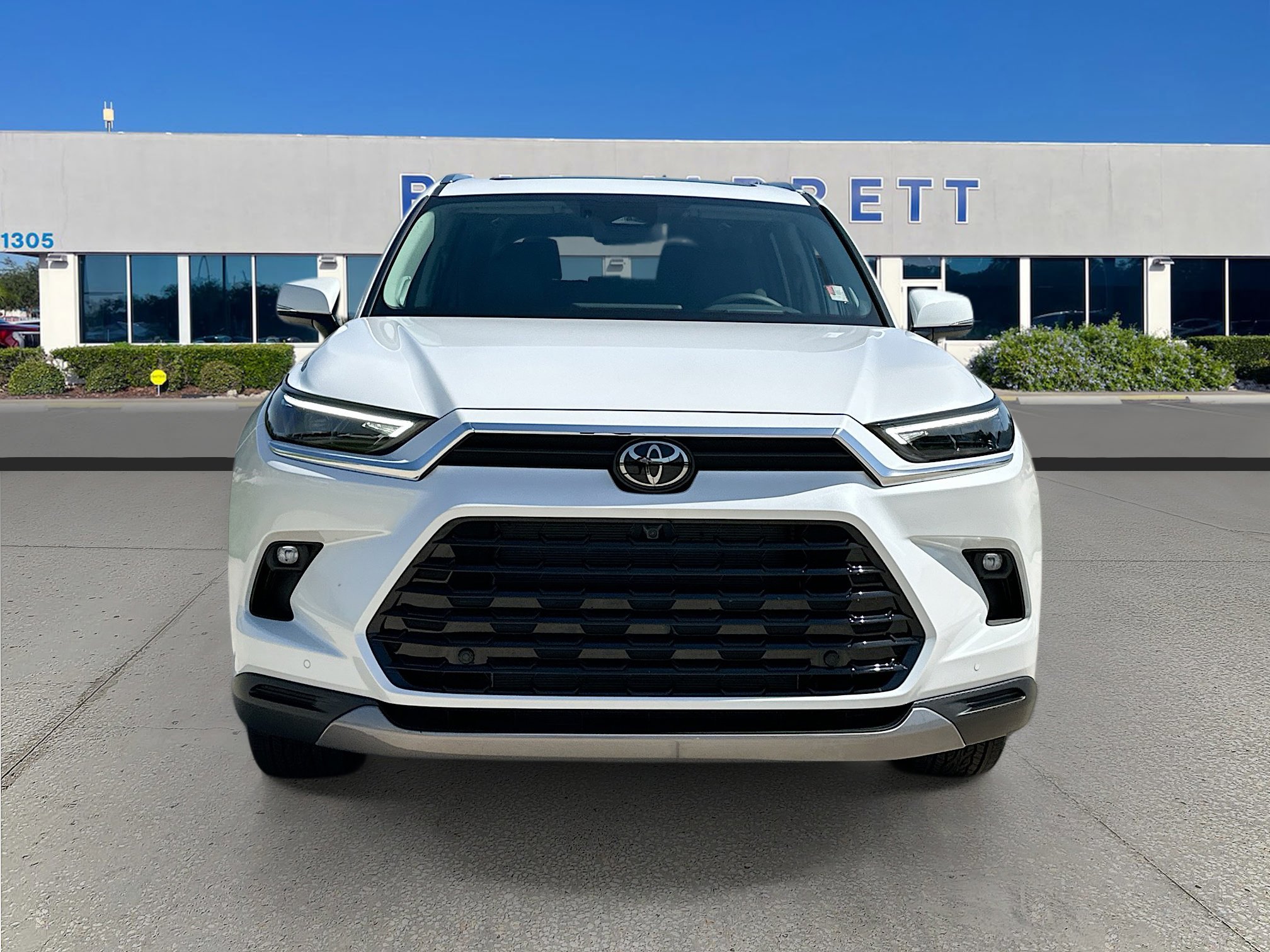 Used 2025 Toyota Grand Highlander Limited with VIN 5TDAAAB53SS077946 for sale in Dade City, FL