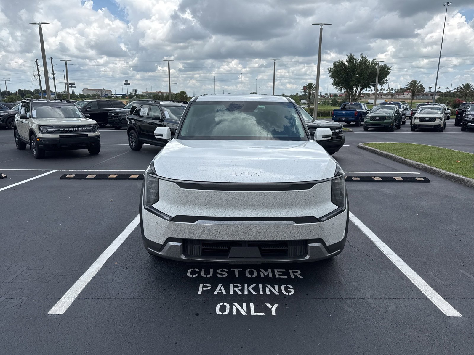 Used 2024 Kia Ev9 Light L/R with VIN KNDAB5S14R6051108 for sale in Davenport, FL