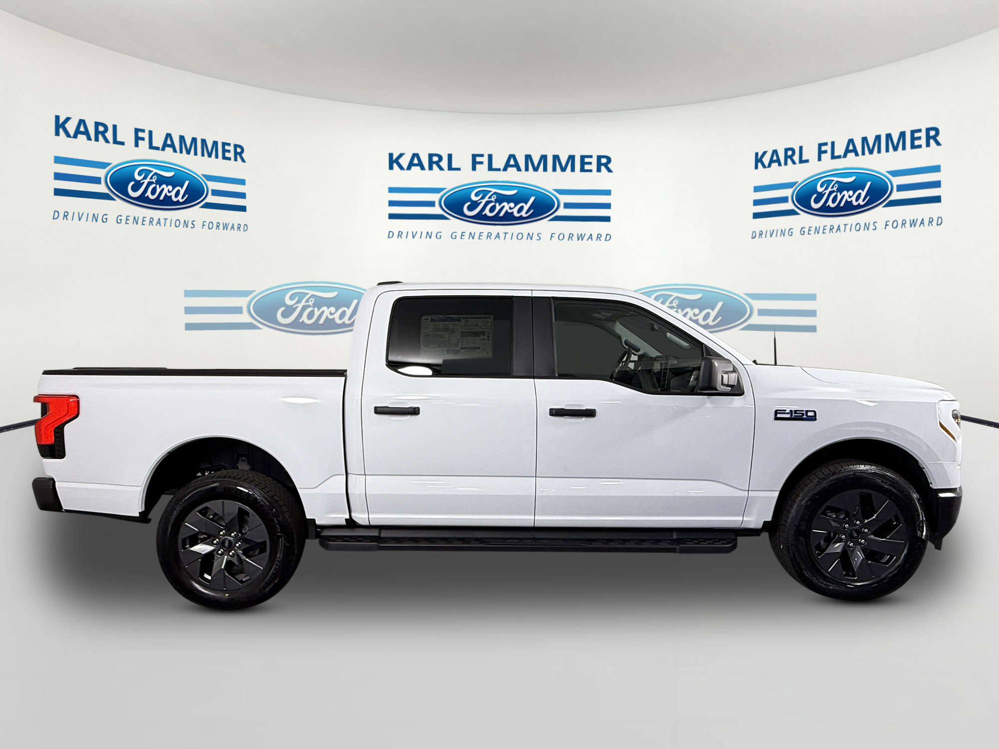 2025 Ford F-150 Lightning photo 2