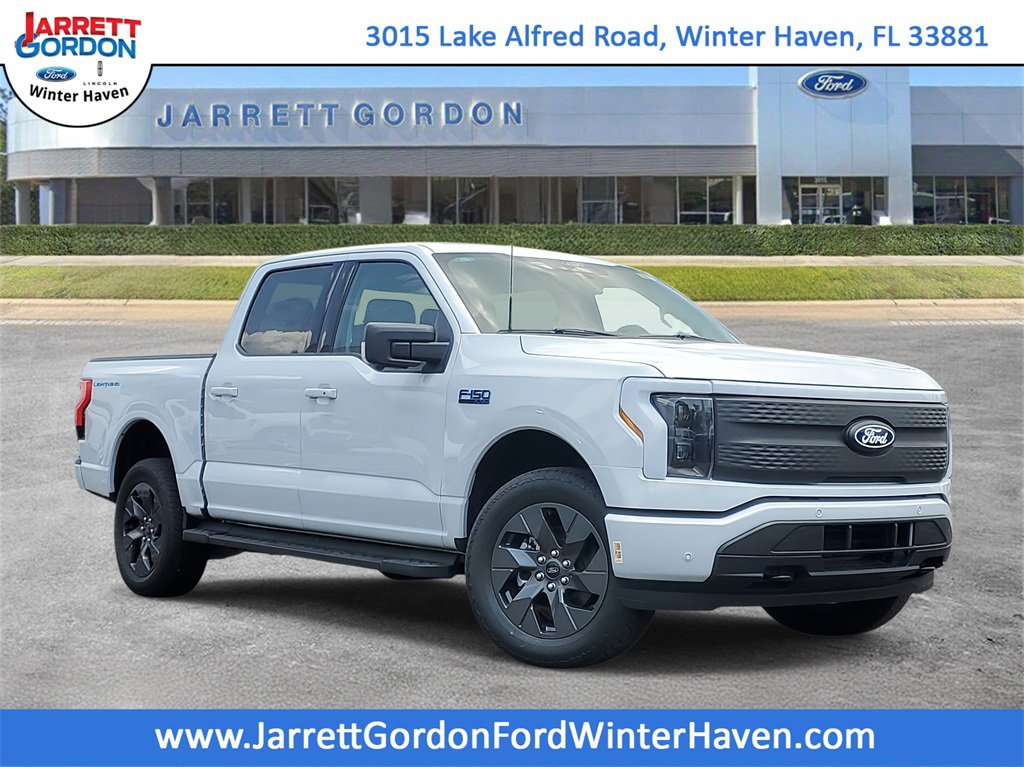 2025 Ford F-150 Lightning Flash's photo