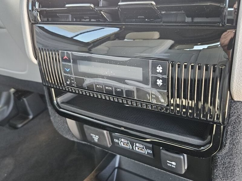2025 Jeep Wagoneer Series III - Photo 17