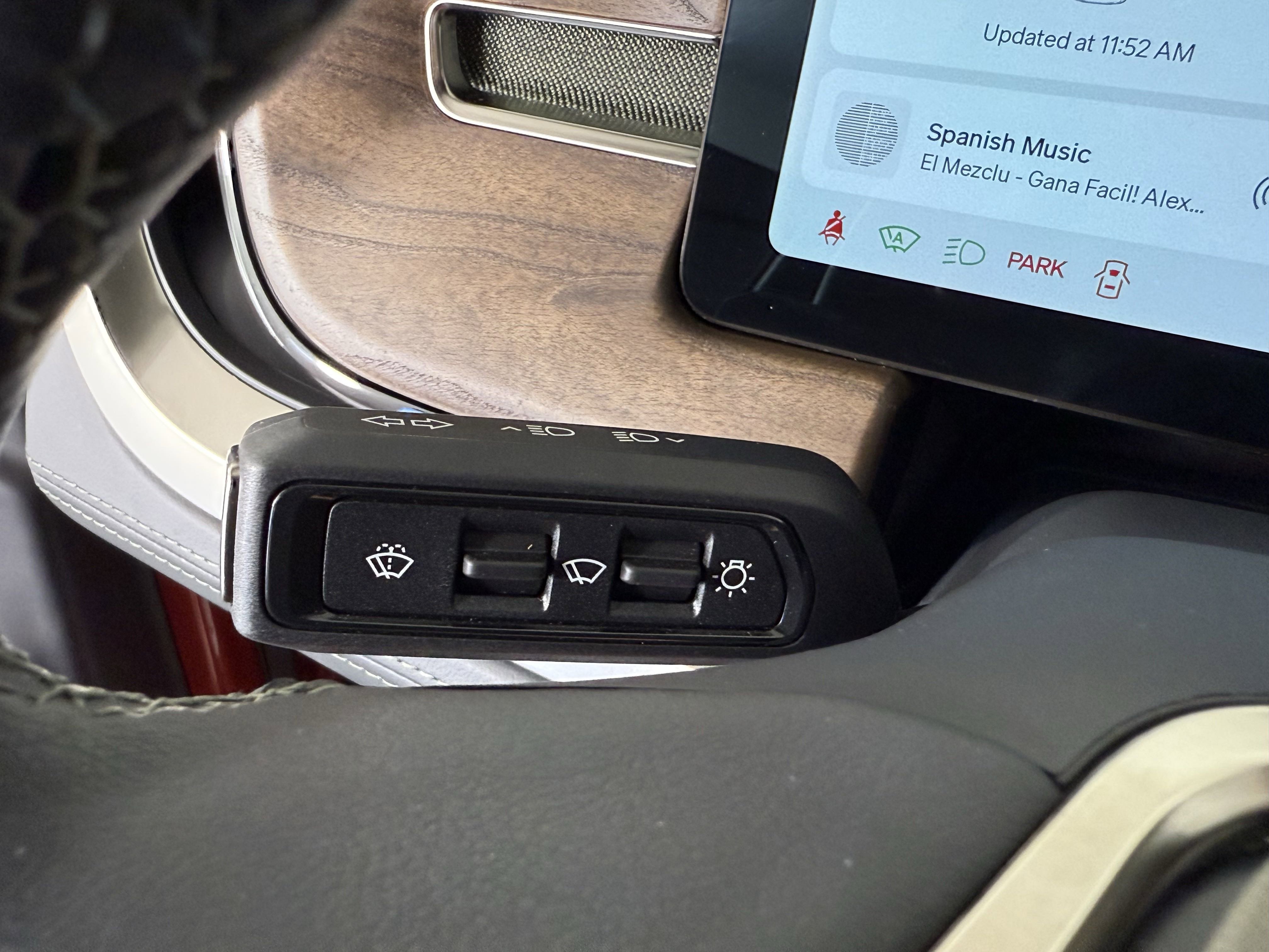 2022 Rivian R1T Adventure photo 13