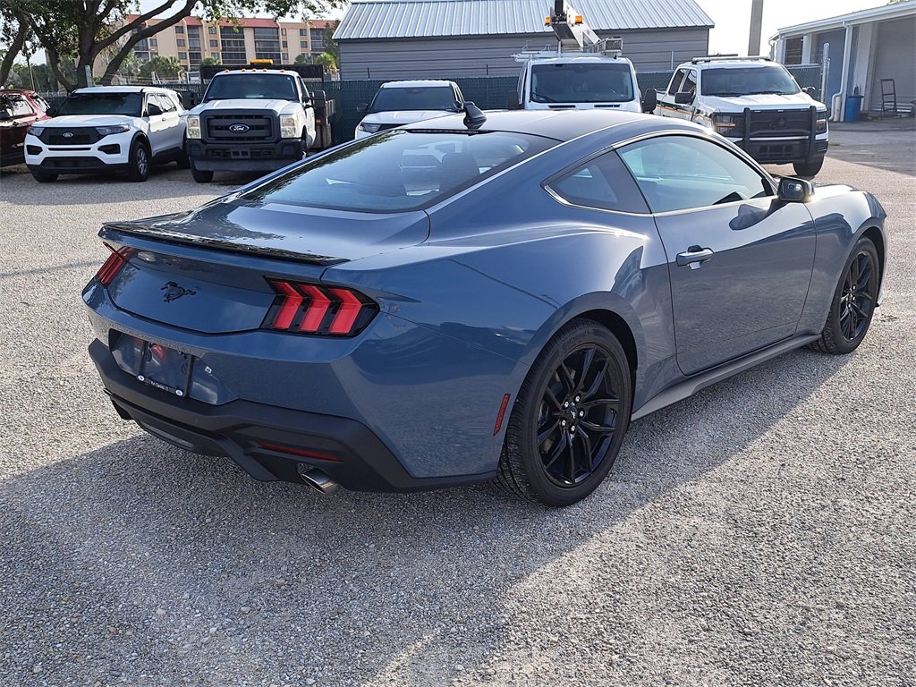 2025 Ford Mustang EcoBoost photo 4