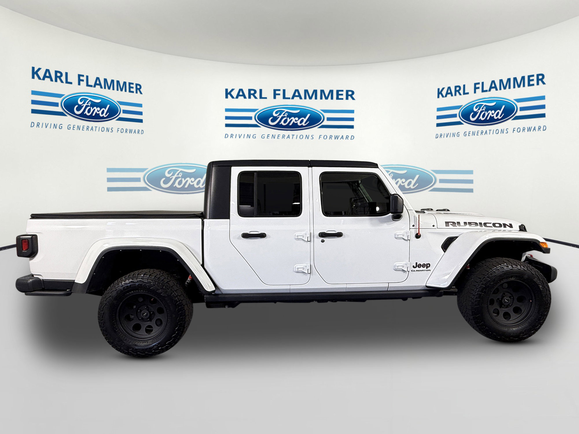 2021 Jeep Gladiator Rubicon photo 2