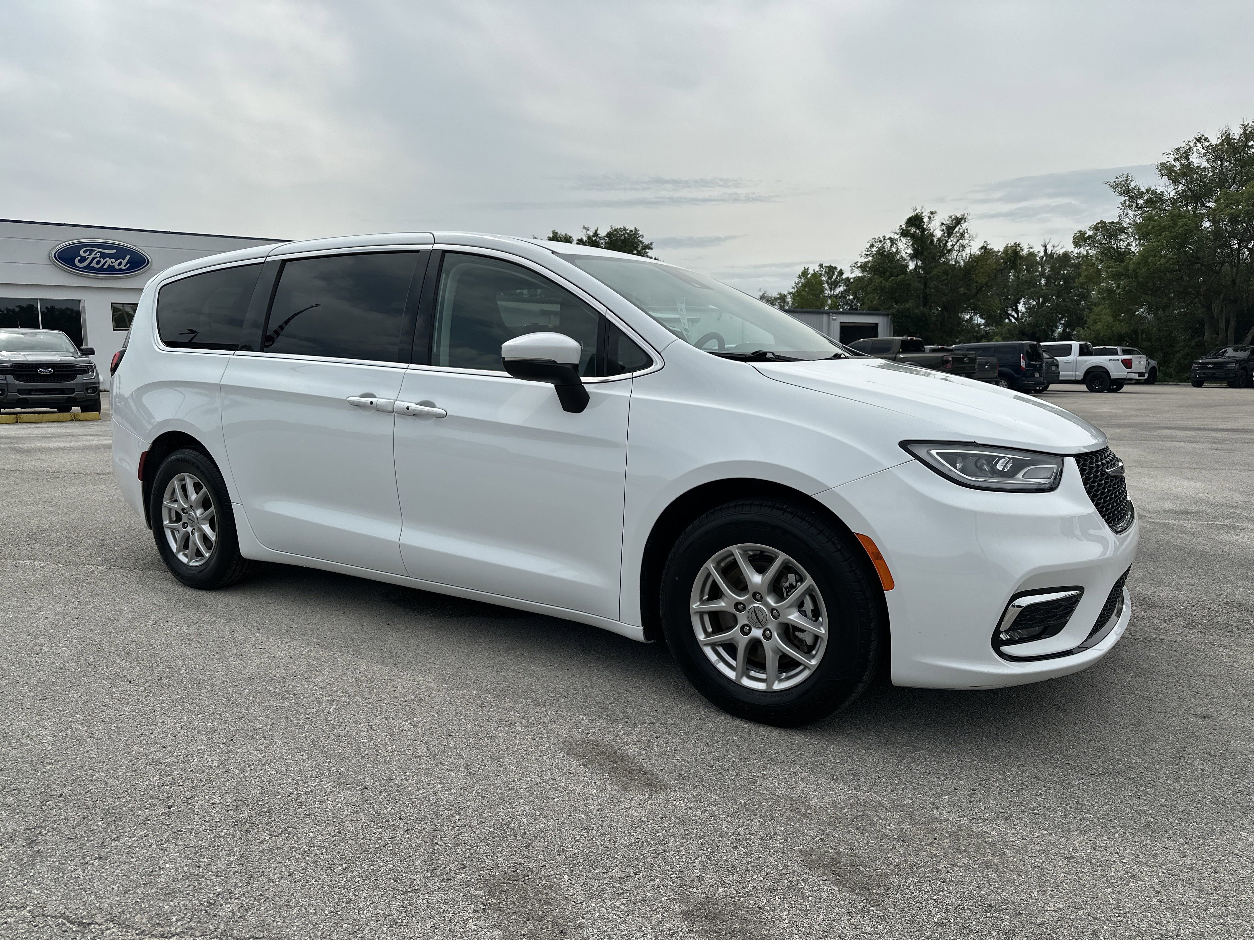Used 2023 Chrysler Pacifica Touring L with VIN 2C4RC1BG6PR536112 for sale in Dade City, FL